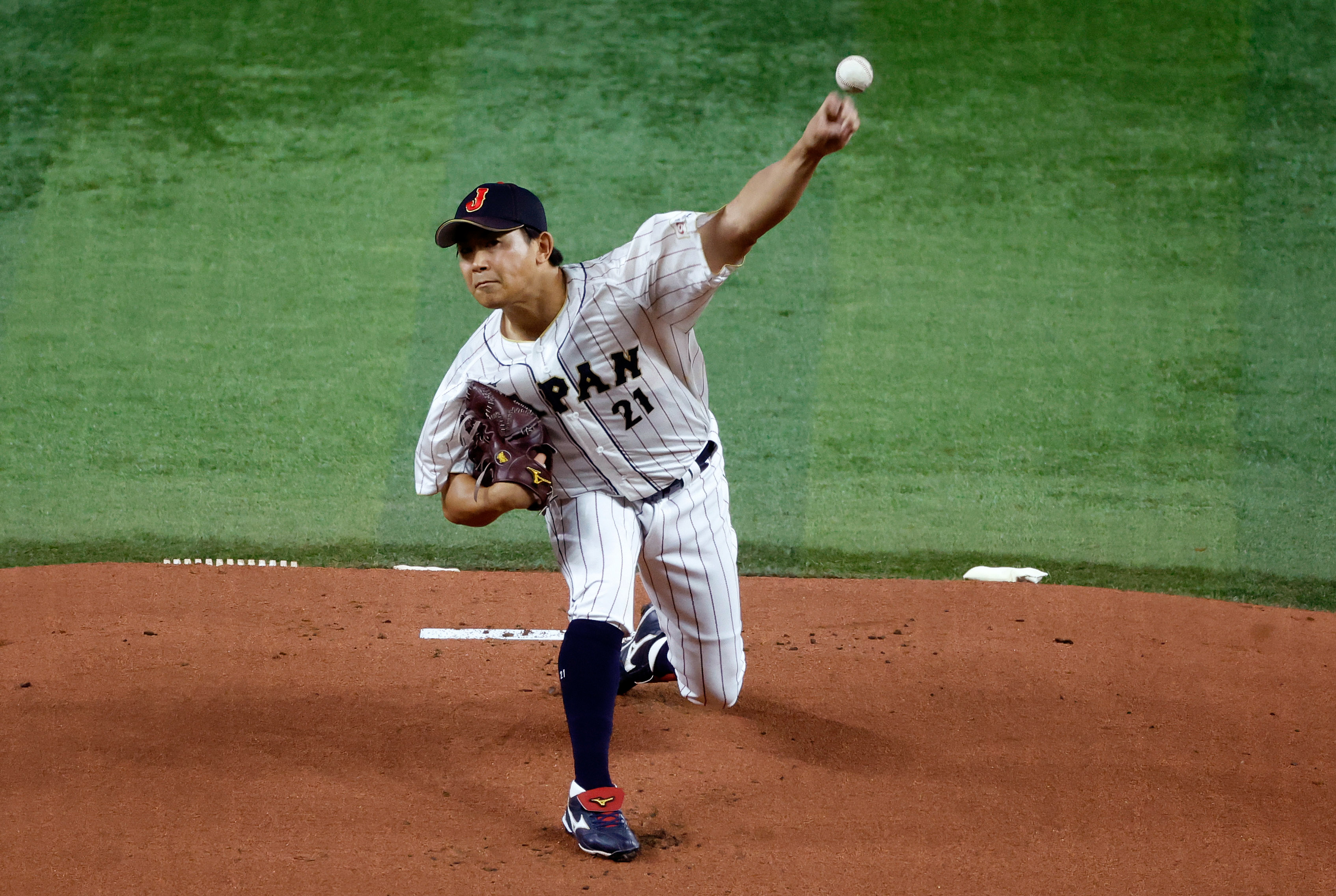 Japan starting pitcher Shota Imanaga pitches against the USA in the first inning at LoanDepot Park. (2023)